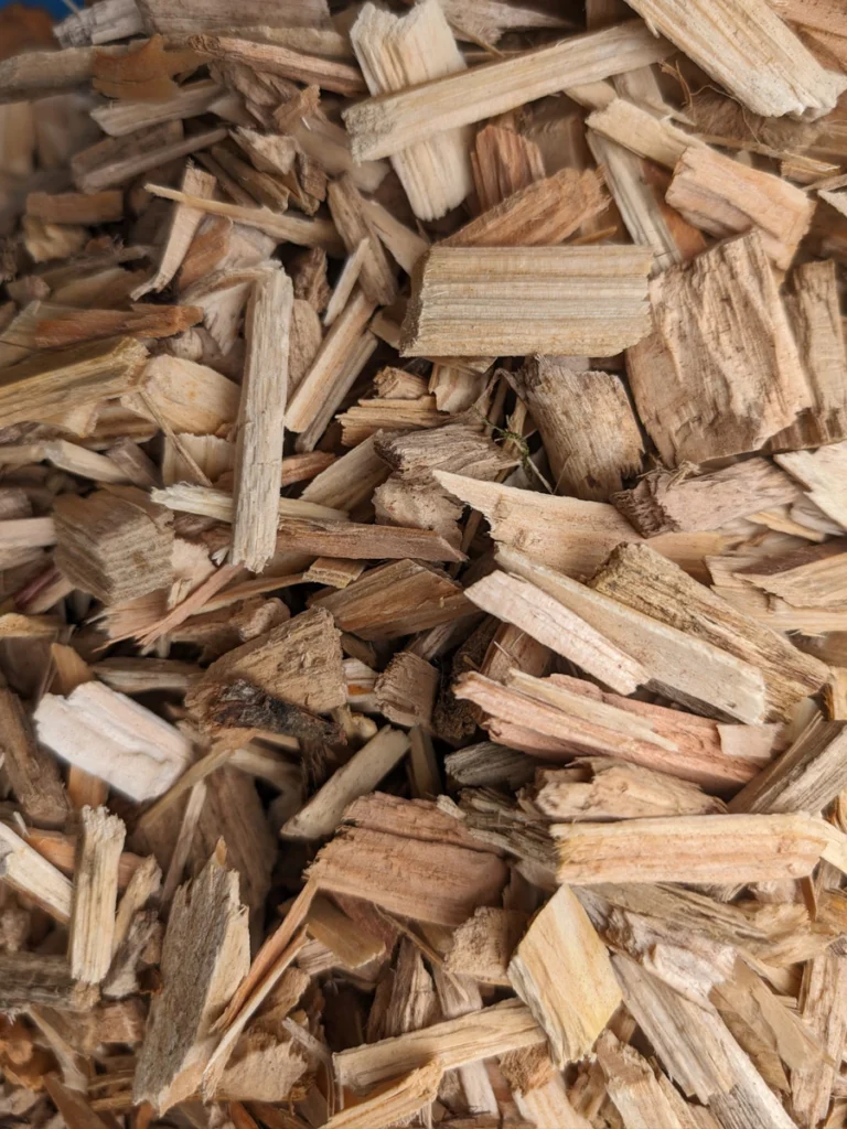 Light Woodchippings - Carbon Earth